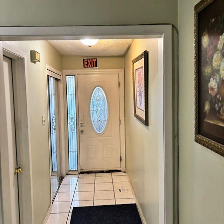 Queen Bedroom Near Sheridan College Brampton Bagian luar foto