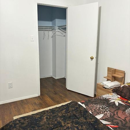 Queen Bedroom Near Sheridan College Brampton Bagian luar foto
